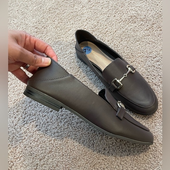 BCBGeneration Zeldi Loafer Soft Leather Dark Brown size 71/2 - Picture 4 of 5